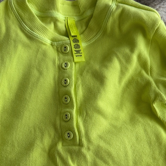 SKIMS Lime Button-Up top and leggings - Picture 6 of 7